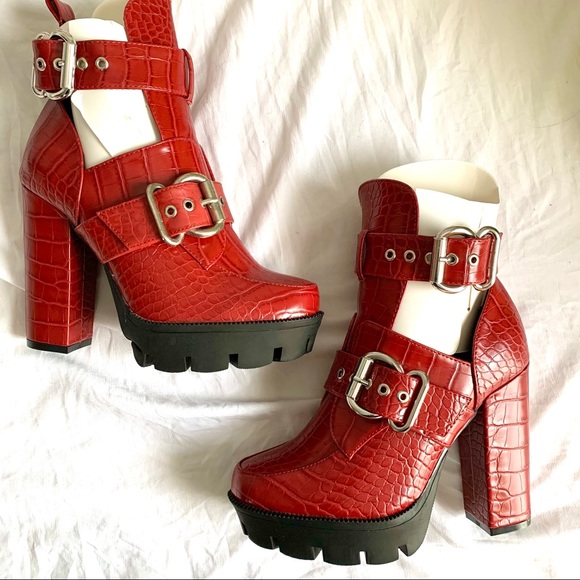 Red booties - Picture 1 of 3